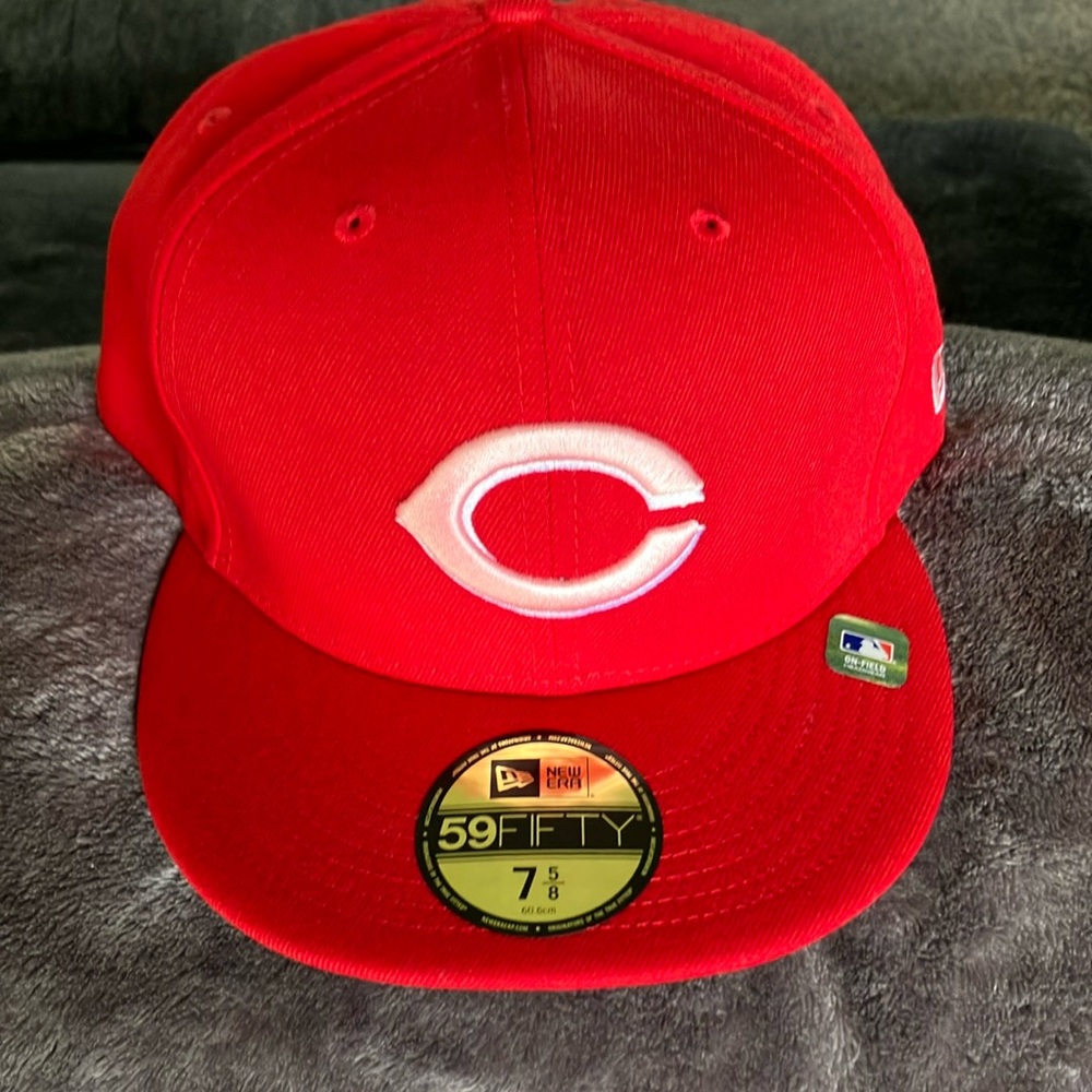 New Era Pink and Red Authentic Cap
Cincinnati Mothers Day edition 7 5/8